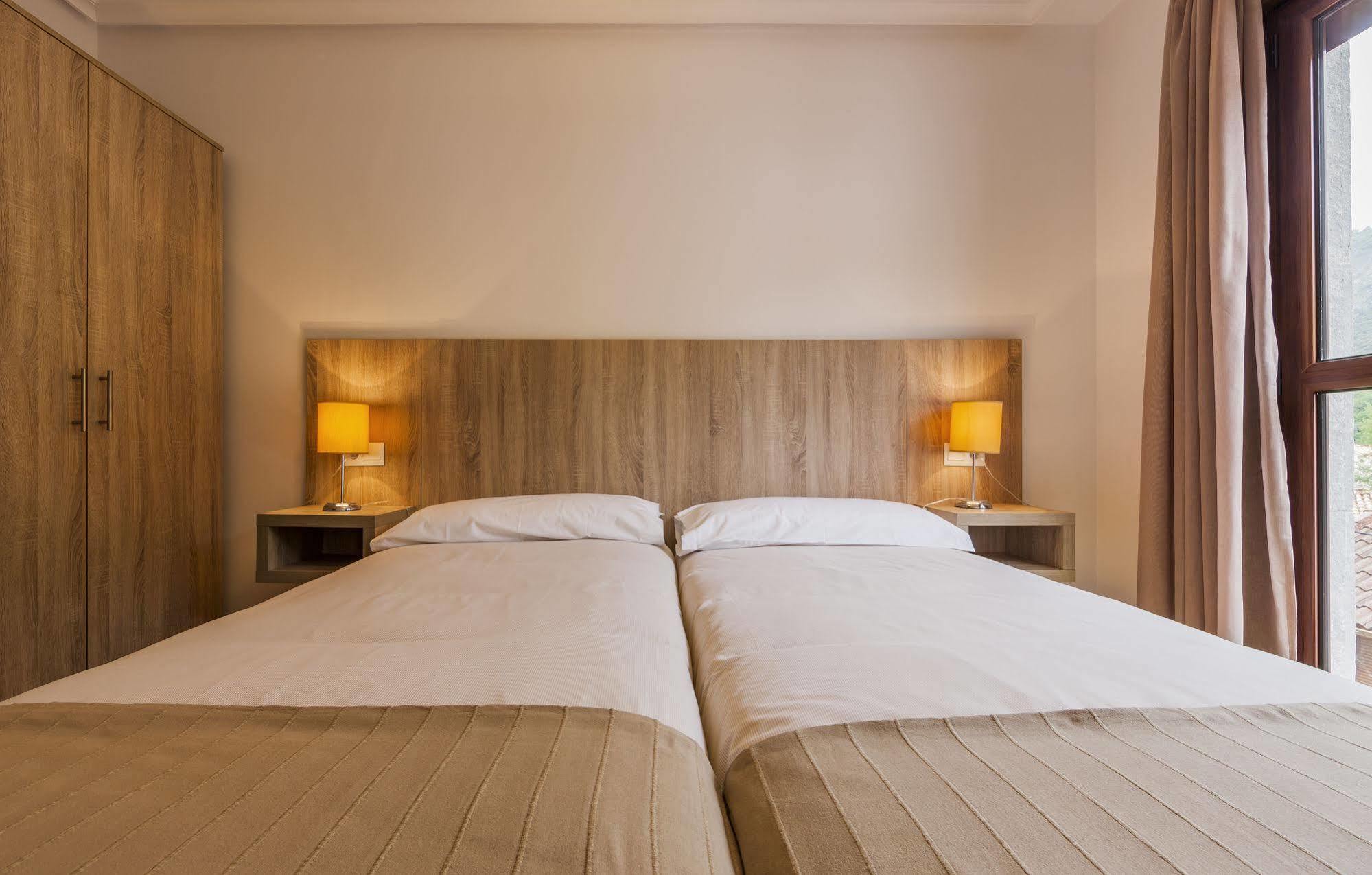 Apartamentos El Caxigu Arenas De Cabrales Εξωτερικό φωτογραφία